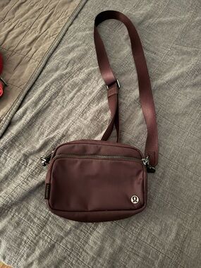Lululemon crossbody bag 2L